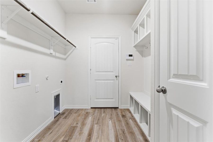 Spacious, unfurnished interior of a new home in Waterford Park, Weatherford (Image 35).