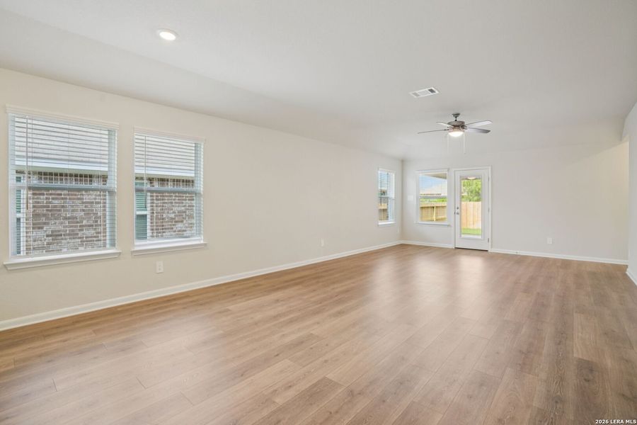 Spacious, unfurnished interior of a new home in Sagebrooke - Premier Series, San Antonio (Image 26).