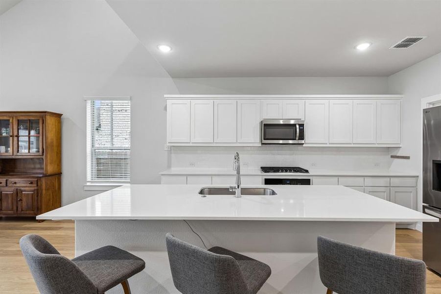 Large island perfect for entertaining Large island perfect for entertaining
