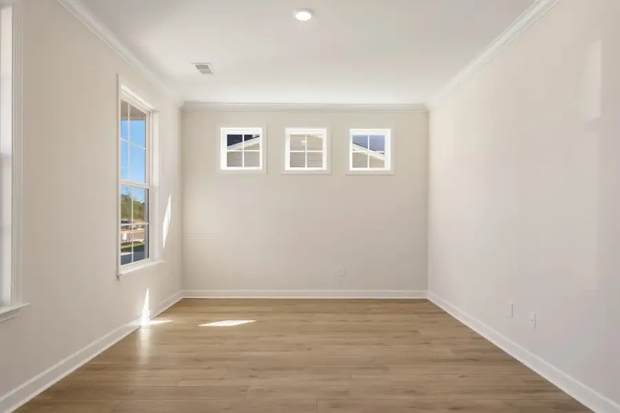 Spacious, unfurnished interior of a new home in Ridgecrest at Midway, Anderson (Image 15).