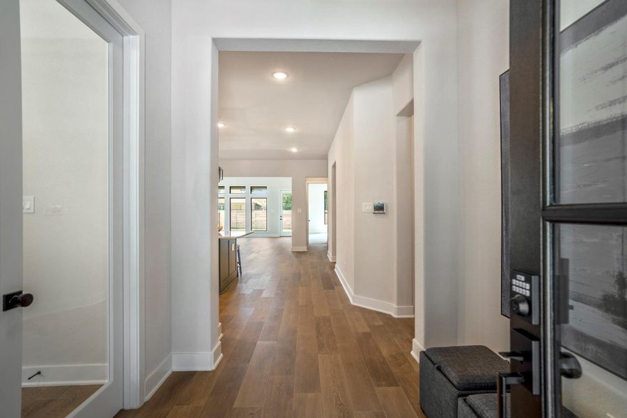 Spacious, unfurnished interior of a new home in ARTAVIA, Conroe (Image 34).