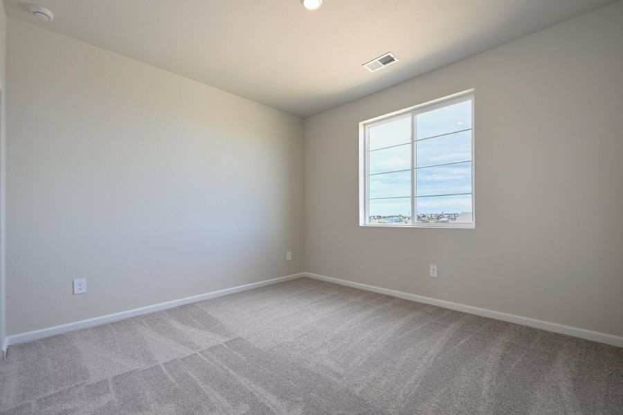 Spacious, unfurnished interior of a new home in The Aurora Highlands, Aurora (Image 20).