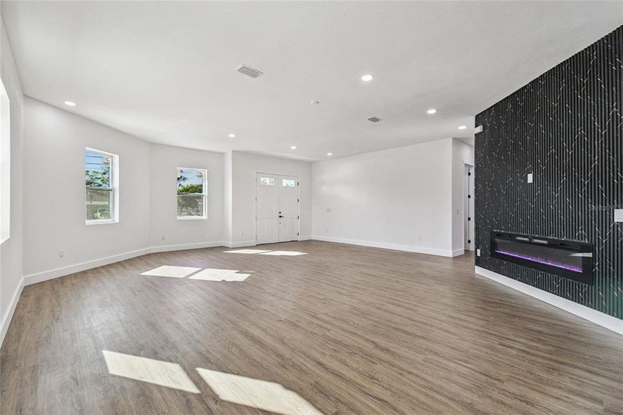 Spacious, unfurnished interior of a new home in , Spring Hill (Image 20).