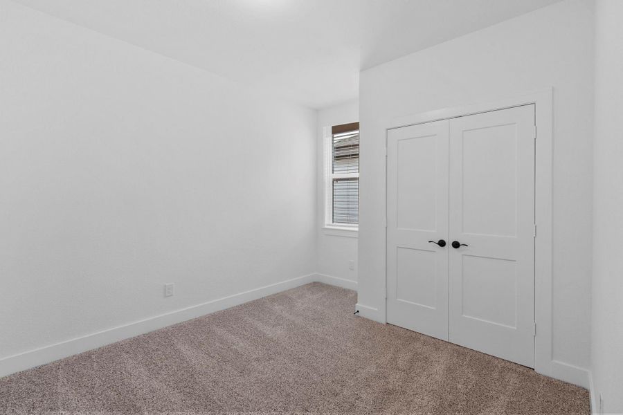 Spacious, unfurnished interior of a new home in Wildrye 45', Waller (Image 19).