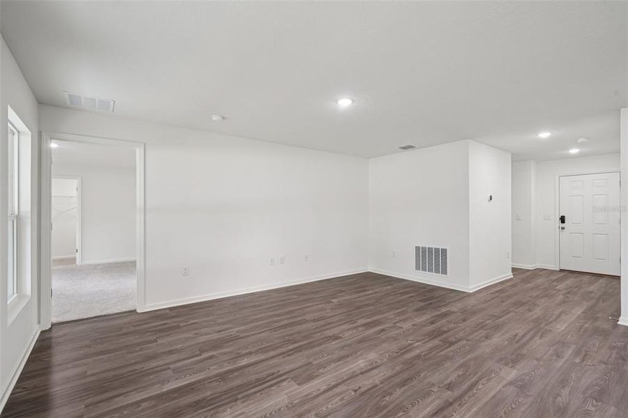 Spacious, unfurnished interior of a new home in Sable Run, Ocala (Image 29).