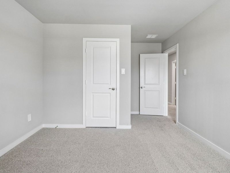 Spacious, unfurnished interior of a new home in Oak Ridge Park, Corinth (Image 18).