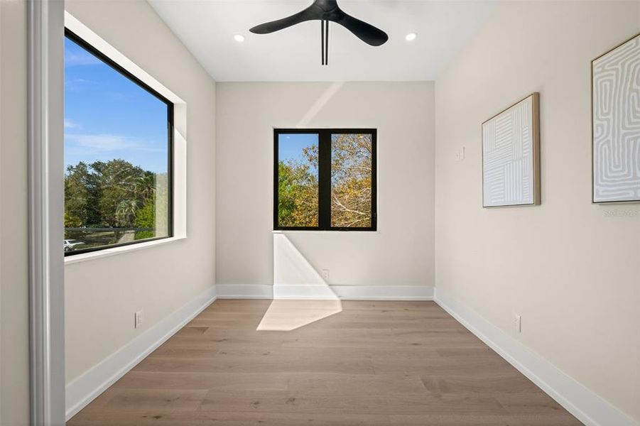 Spacious, unfurnished interior of a new home in , Sarasota (Image 51).