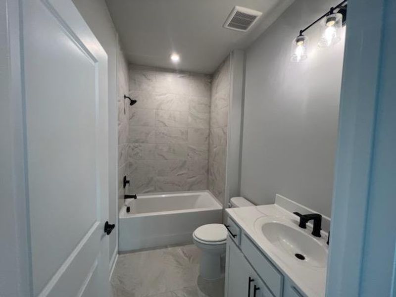 Furnished interior view inside a new home in Del Webb at Lake Oconee, Greensboro (Image 5). Furnished interior view inside a new home in Del Webb at Lake Oconee, Greensboro (Image 5).