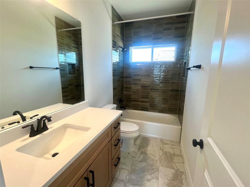 Furnished interior view inside a new home in Porter Country, Buda (Image 9).