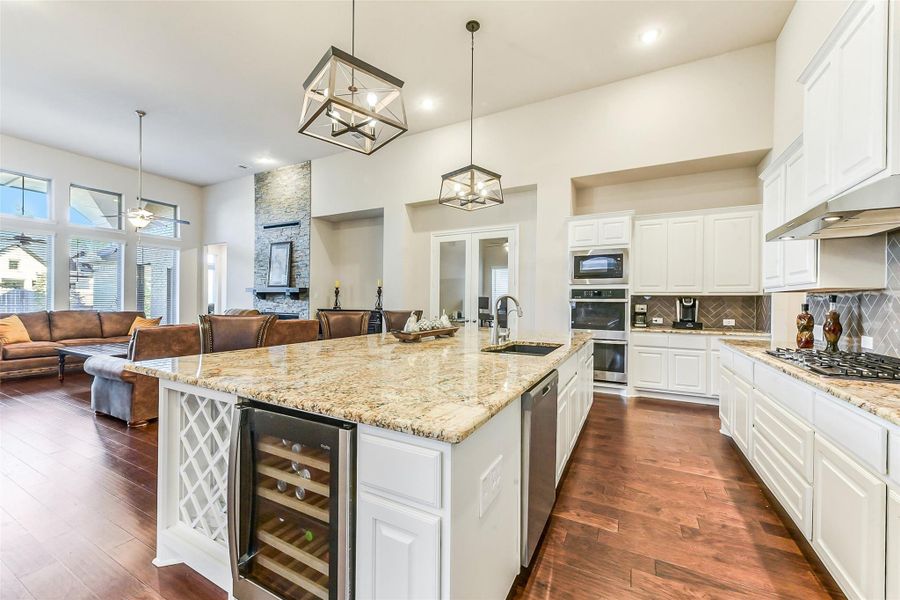 Furnished interior view inside a new home in ARTAVIA 65', Conroe (Image 29).