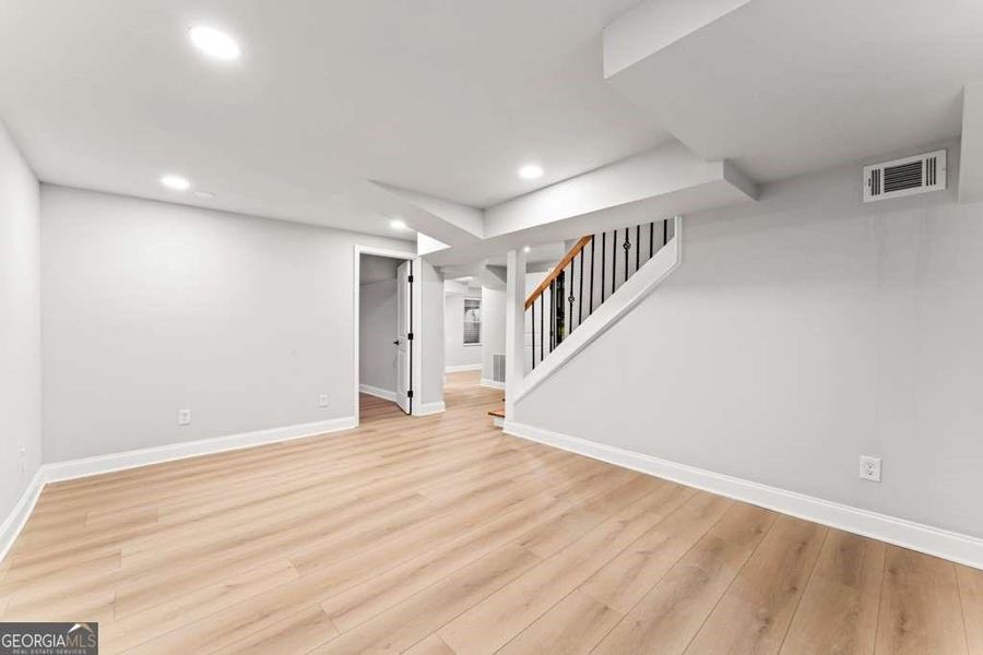 Spacious, unfurnished interior of a new home in , Atlanta (Image 25).