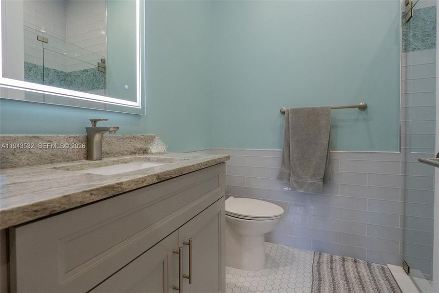 Furnished interior view inside a new home in , Parkland (Image 45).