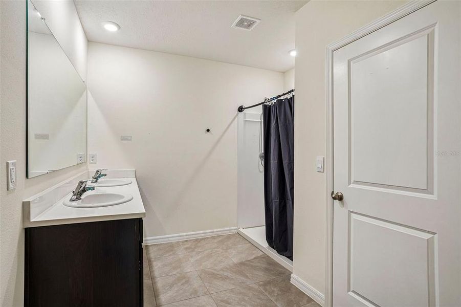 Furnished interior view inside a new home in Lake Diamond, Ocala (Image 8).
