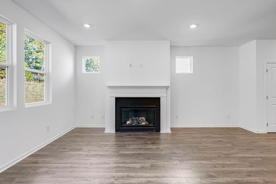 Spacious, unfurnished interior of a new home in Windance Lake, Loganville (Image 28).