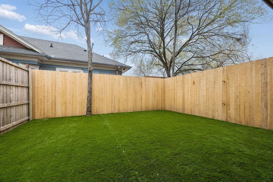 Exterior details and patio area of a home in , Dallas (Image 30).