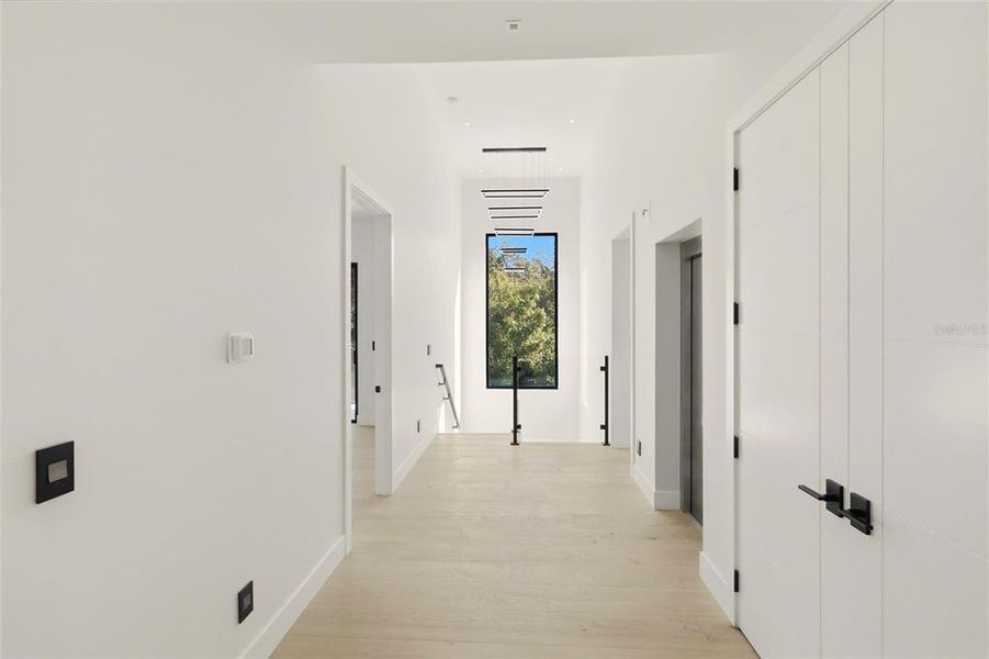 Spacious, unfurnished interior of a new home in , Sarasota (Image 31).