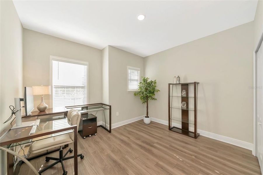 Furnished interior view inside a new home in , Bradenton (Image 15).