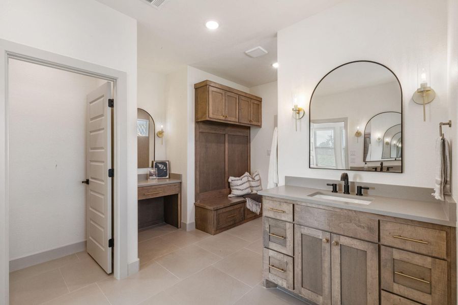 Furnished interior view inside a new home in , Bryan (Image 16).