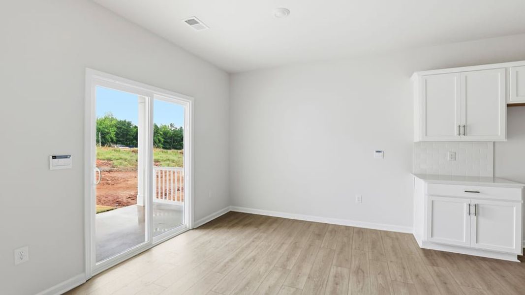Spacious, unfurnished interior of a new home in Sherwood Gardens, Landrum (Image 25).