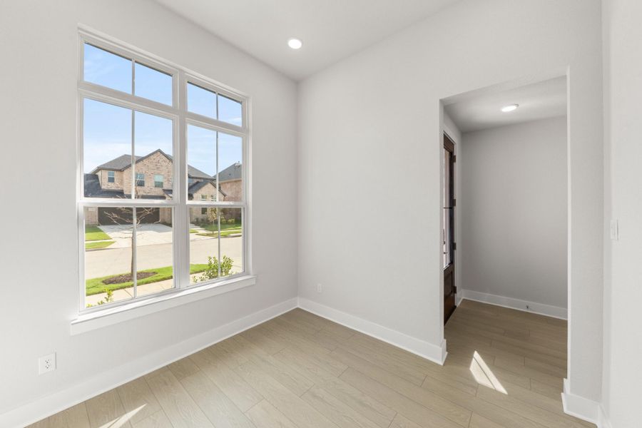 Spacious, unfurnished interior of a new home in Garden Collection at Union Park, Little Elm (Image 10).