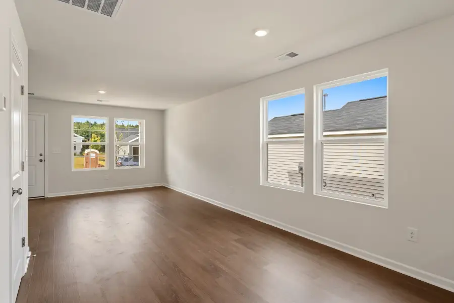 Spacious, unfurnished interior of a new home in Evergreen, Spartanburg (Image 11). Spacious, unfurnished interior of a new home in Evergreen, Spartanburg (Image 11).