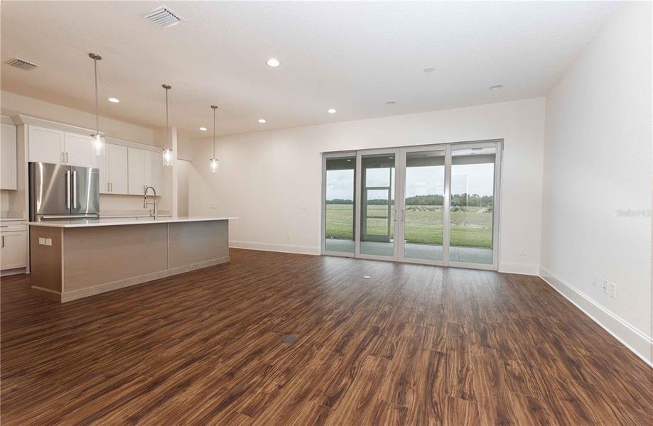 Spacious, unfurnished interior of a new home in , Oxford (Image 20).