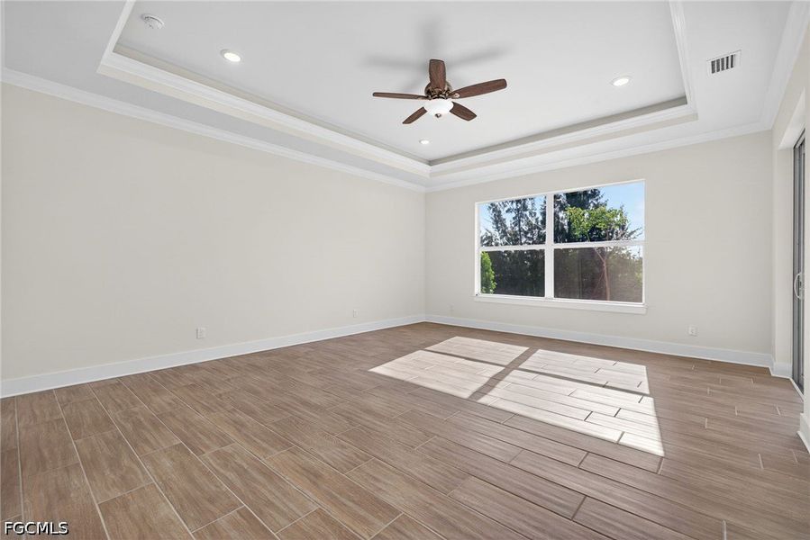 Spacious, unfurnished interior of a new home in Cape Coral, Cape Coral (Image 19). Spacious, unfurnished interior of a new home in Cape Coral, Cape Coral (Image 19).