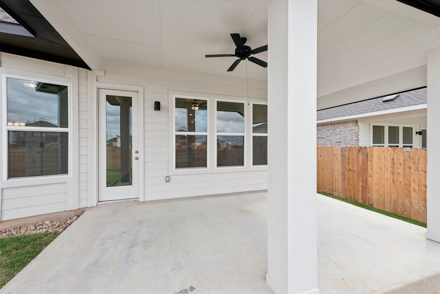 Exterior details and patio area of a home in University Heights, Round Rock (Image 30).