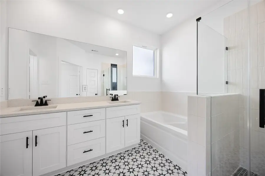 Furnished interior view inside a new home in Ashland, Angleton (Image 6).