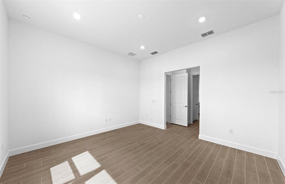 Spacious, unfurnished interior of a new home in BeachWalk by Manasota Key, Englewood (Image 30).