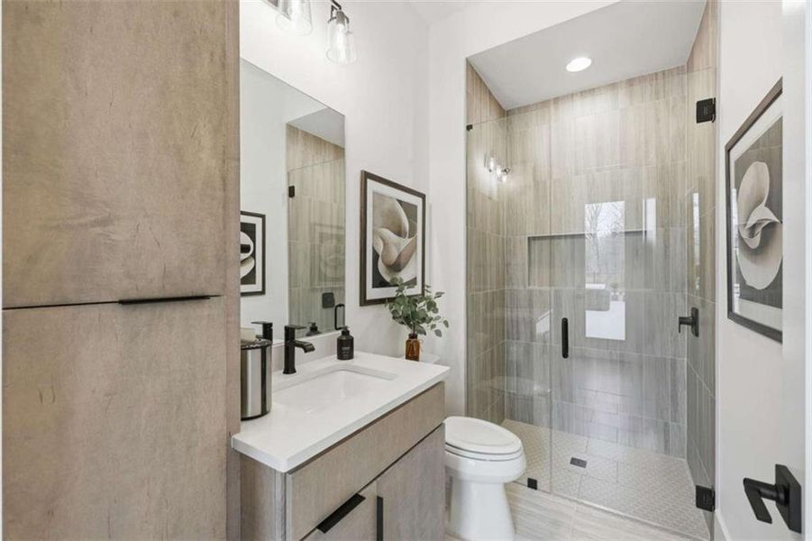 Furnished interior view inside a new home in , Gainesville (Image 45).