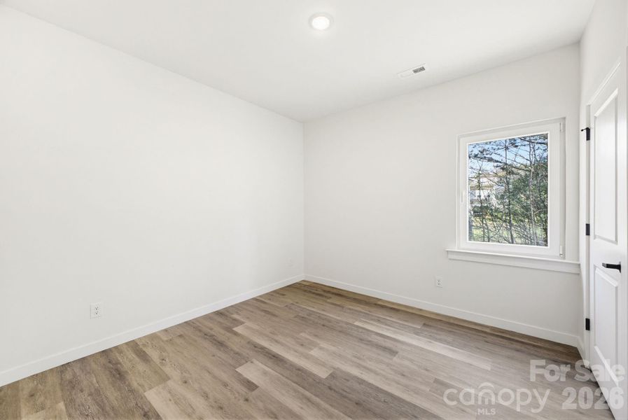 Spacious, unfurnished interior of a new home in , Hudson (Image 26).