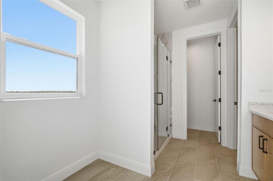 Spacious, unfurnished interior of a new home in Fieldstone, Plant City (Image 67).