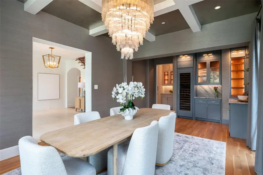 Dining room with wet bar and butler's pantry