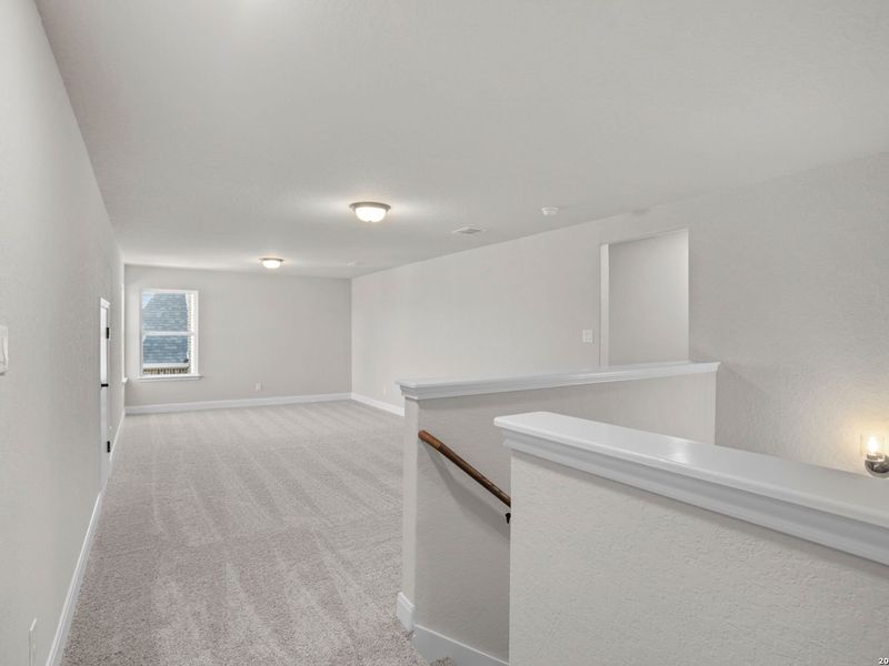 Spacious, unfurnished interior of a new home in Ladera, San Antonio (Image 34).
