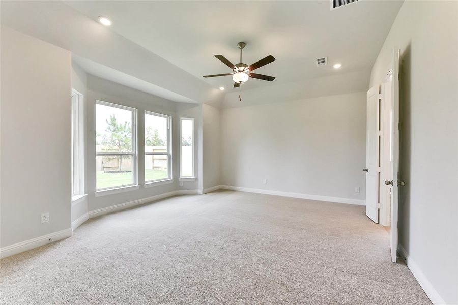 Spacious, unfurnished interior of a new home in Evergreen 50', Conroe (Image 30).