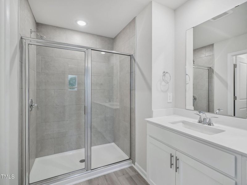 Thorton Finesse (16) Thorton Finesse (16)