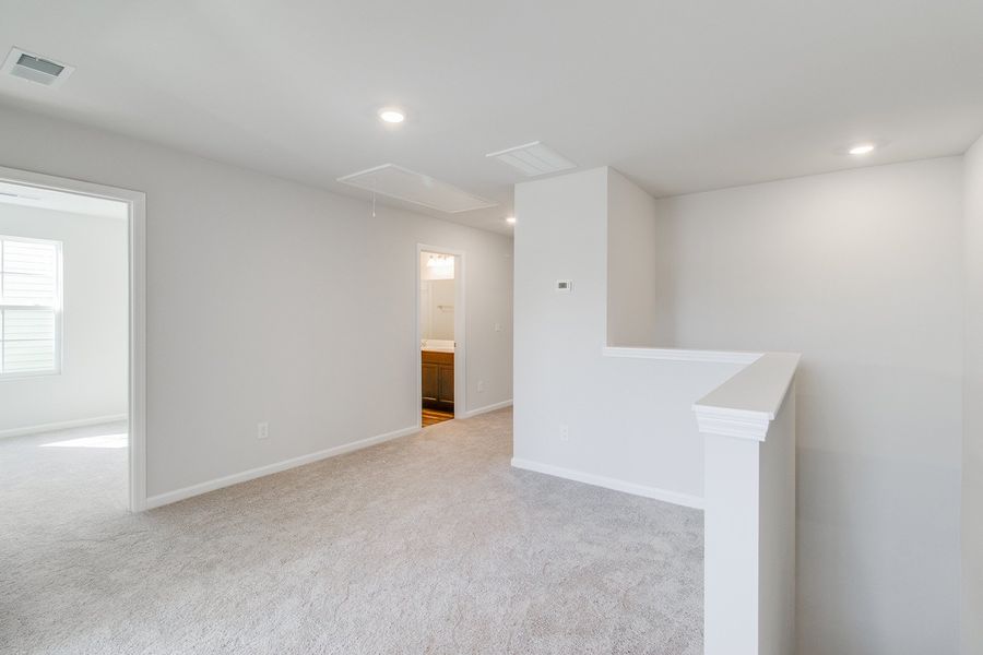 Spacious, unfurnished interior of a new home in Bluefield, Lexington (Image 29).