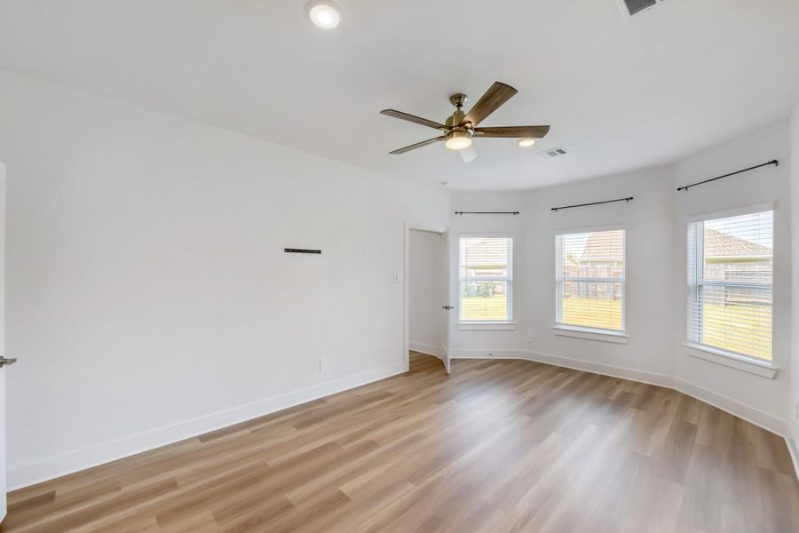Spacious, unfurnished interior of a new home in Sorella, Tomball (Image 26). Spacious, unfurnished interior of a new home in Sorella, Tomball (Image 26).