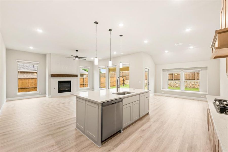 Furnished interior view inside a new home in Somerset, Venus (Image 6).