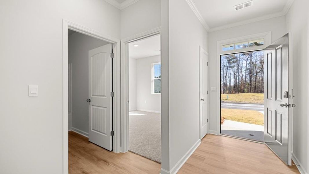 Spacious, unfurnished interior of a new home in , Gainesville (Image 11).