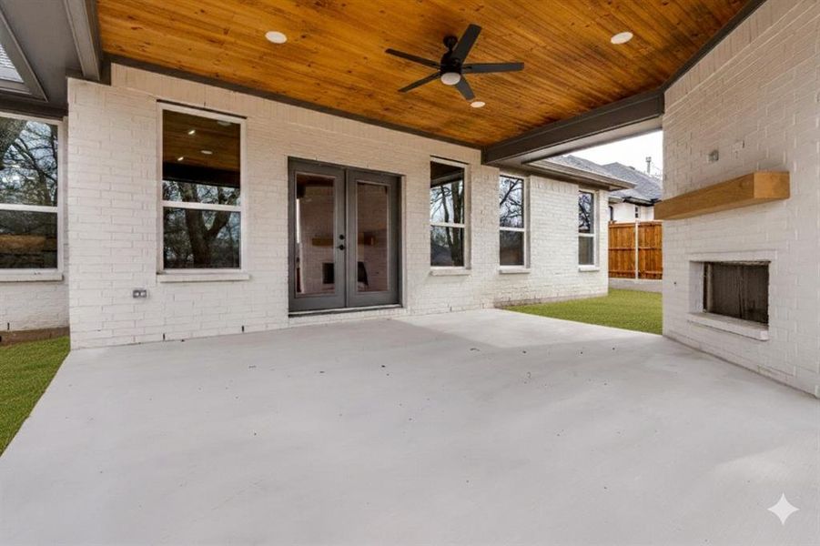 Exterior details and patio area of a home in , Seagoville (Image 18).