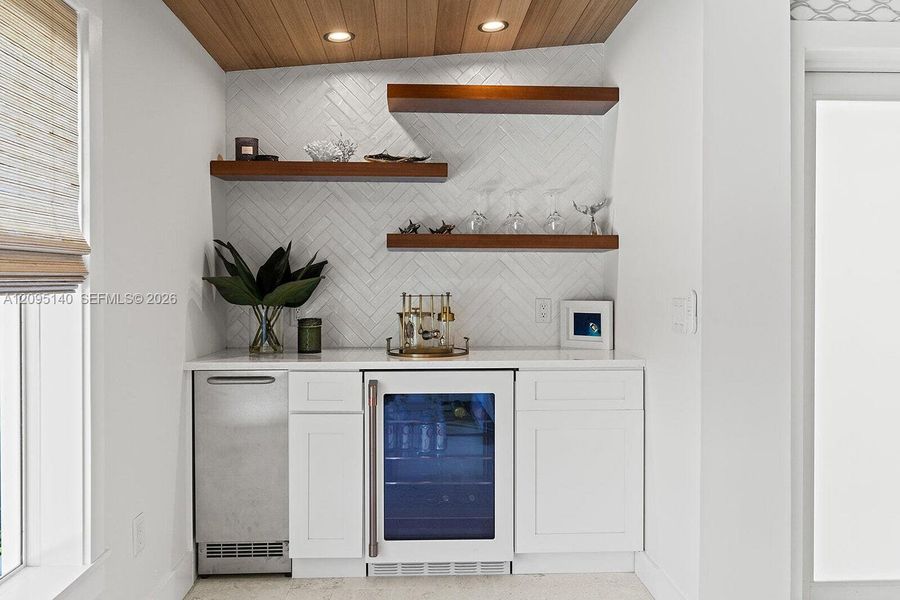 Furnished interior view inside a new home in , Islamorada, Village of Islands (Image 46).