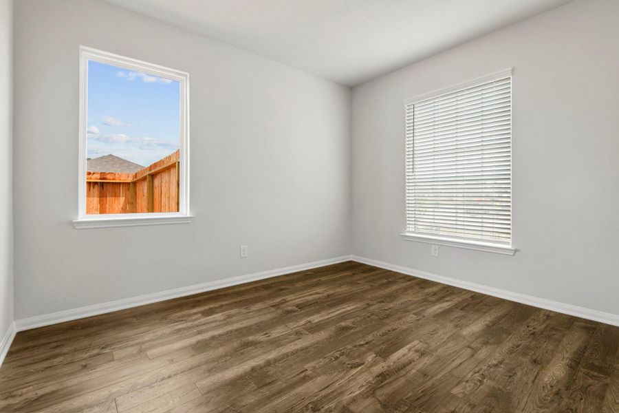 Spacious, unfurnished interior of a new home in Trails at Cochran Ranch, Waller (Image 8).