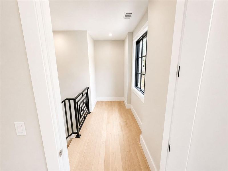 Spacious, unfurnished interior of a new home in , Alpharetta (Image 38).
