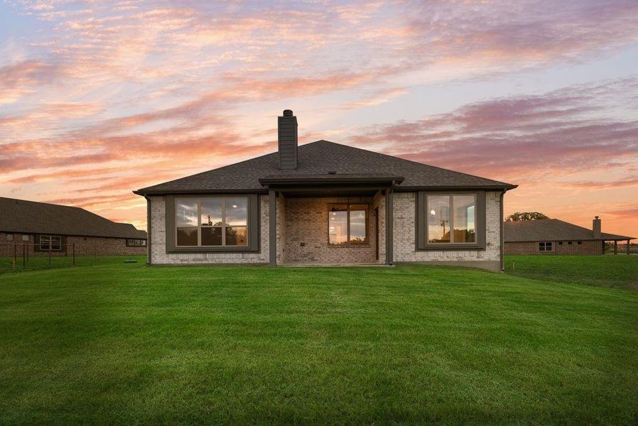 Exterior details and patio area of a home in , Lowry Crossing (Image 4).