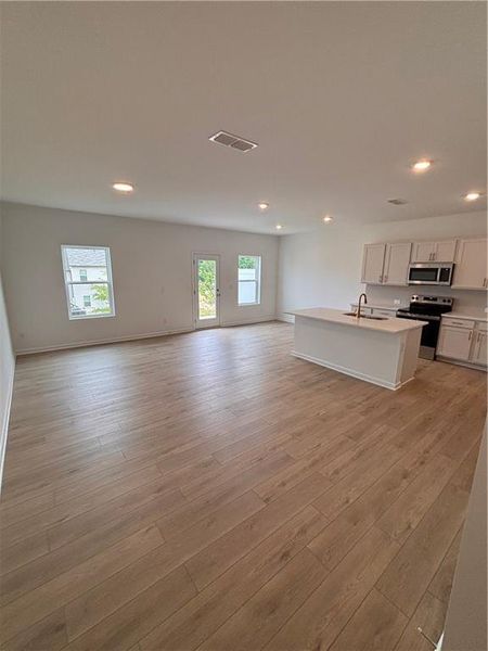 Spacious, unfurnished interior of a new home in Leydenview, Mableton (Image 15).