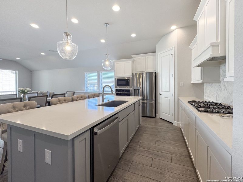 Furnished interior view inside a new home in Cibolo Canyons 50', San Antonio (Image 28). Furnished interior view inside a new home in Cibolo Canyons 50', San Antonio (Image 28).