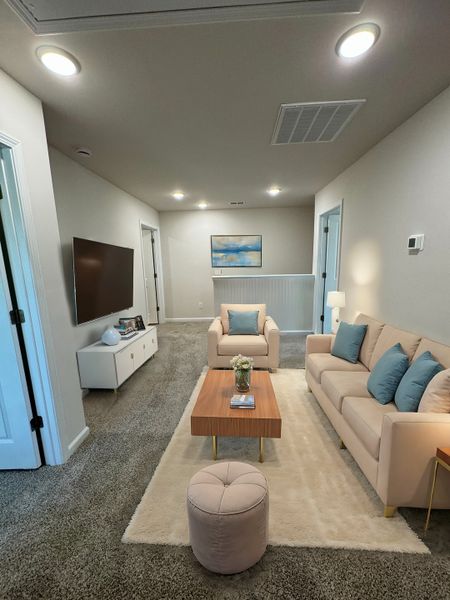 Representative furnished interior of a home built from the Henderson Plan by Veranda Homes in Beechwood Pond, Woodruff (Image 16).