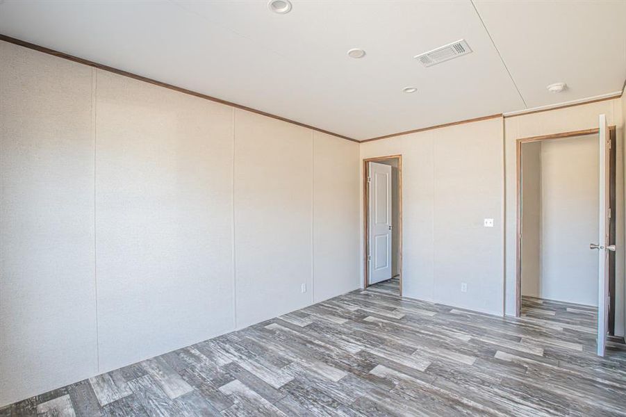 Spacious, unfurnished interior of a new home in , Azle (Image 8).